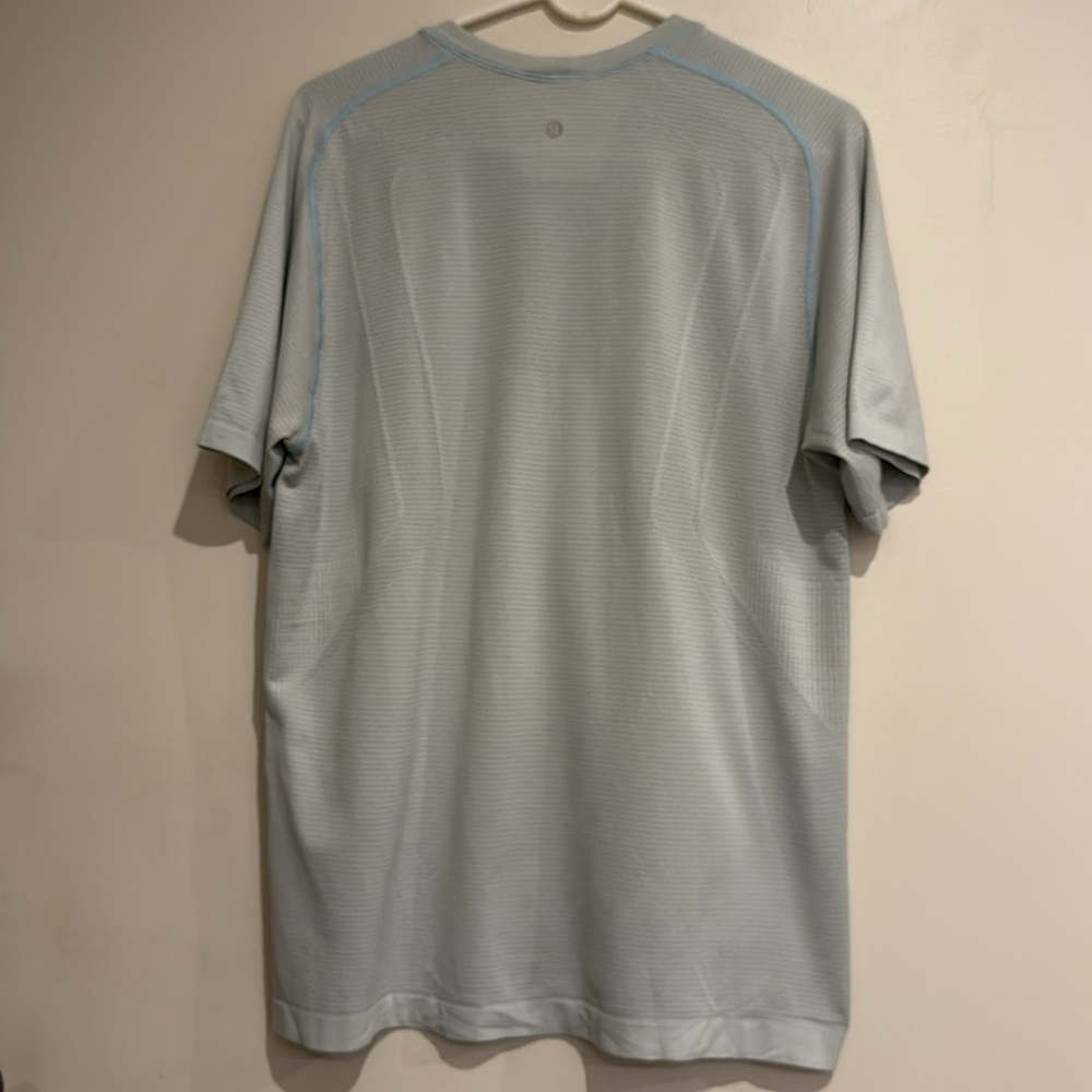 Lululemon Men's Light Blue T-Shirt Large